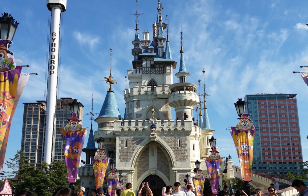 The Lotte World Palace, quite clearly inspired by Disneyland